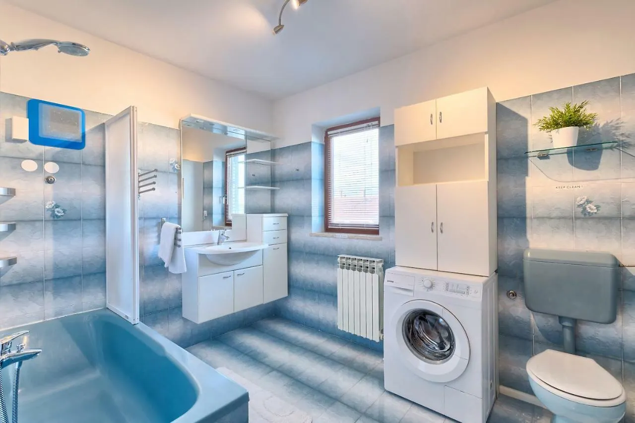 Active Apartment Pula 0*,